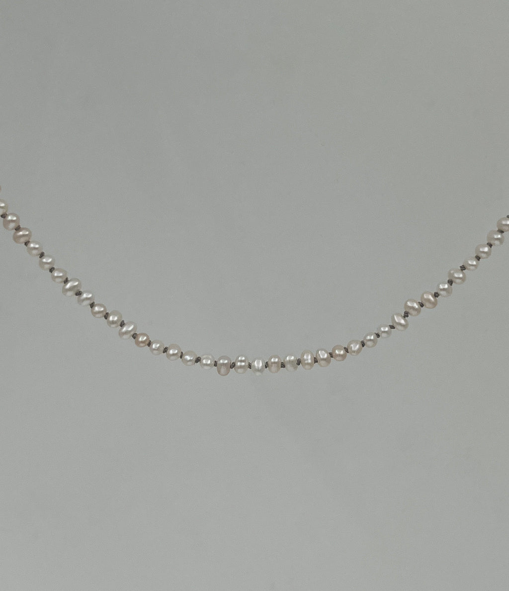 MIDNIGHTS LIKE THIS PEARL NECKLACE