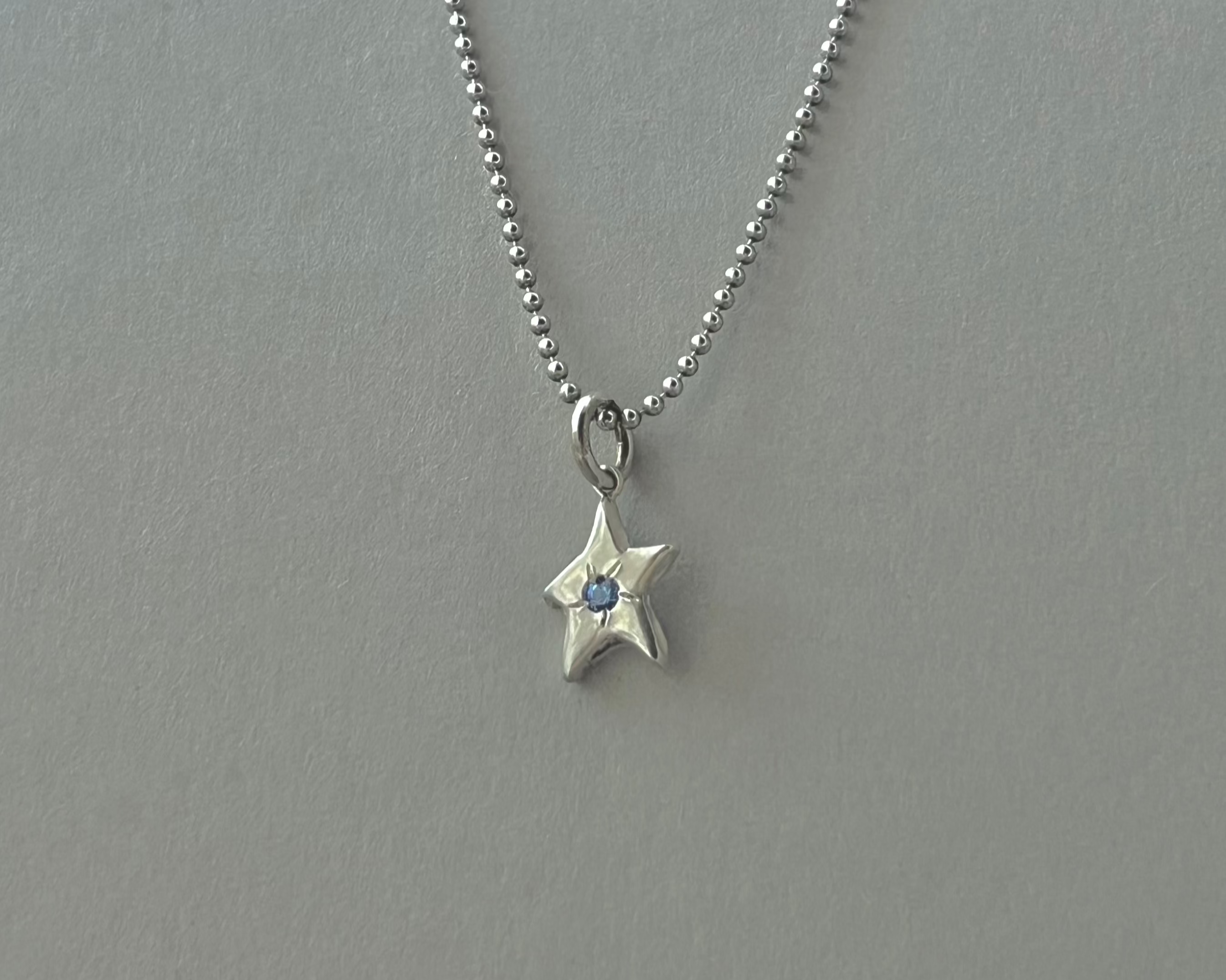 SINGLE STAR CHARM - BLUE SAPPHIRE
